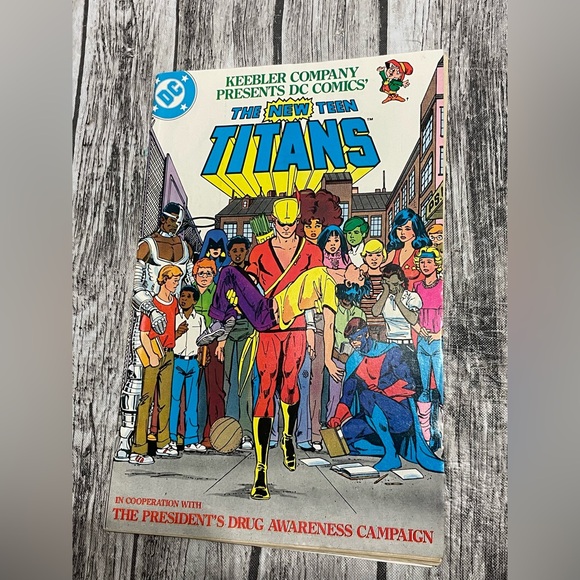 VINTAGE 1983 New Teen Titans Keebler Anti Drug with Nancy Reagan Certificate GUC - Picture 1 of 9